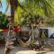 Canoa Roots Hostel & Camping