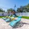 2 Miles to Beach Firepit Pool PuttPutt Cornhole - Ларго