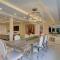 Luxury Retreat with Cinema, Game Table, Pool, Jacuzzi , Giant Chess, 8 Beds - Miami