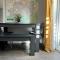 Spacious and Modern 3BR with Private Patio in Maiden Lane, Crawley - 克劳利