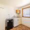 139 Government Rd - Pet Friendly, Air Con, WiFi, Water views