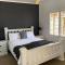 Twin Fins 2 Rental Units Entire Property Sleeps 8 - Arrawarra