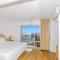 Ilikai Tower 943 Condo - Walk to the Beach, Shops & Restaurants!