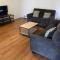 Large and private apartment that sleeps up to 10 people comfortably with direct NYC Manhattan train only 5 minute walk away - 伊丽莎白