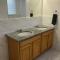 Large and private apartment that sleeps up to 10 people comfortably with direct NYC Manhattan train only 5 minute walk away - 伊丽莎白