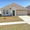 Spacious 4-bedroom house with WiFi, in peaceful Slidell with Lake in backyard