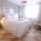 Vacation rental in the Alpilles, Provence, close to the village center - Beautiful view -Air conditionning Heated pool and spa - sleeps 8