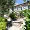 Semi-detached provencal farm with swimming pool