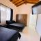 Casa Tradicional Remodelada en Envigado con Patio - 恩维加多