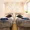 Detached 2 Bedroom House - 10 minute's walk to Town Centre - Free Parking, Fast Wifi and Smart TVs by Yoko Property - Rugby