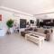 very pretty contemporary villa with pool located in Aureille in the alpilles, close to the center on foot. sleeps 4.
