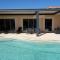 very pretty contemporary villa with pool located in Aureille in the alpilles, close to the center on foot. sleeps 4.