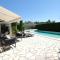 Very pleasant vacation rental with heated pool in the Luberon