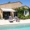 Very pleasant vacation rental with heated pool in the Luberon