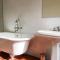 beautiful provencal mas with pool in the center of the village of maussane les alpilles – sleeps 14 - 莫桑莱阿尔皮莱