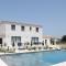 charming family house with private pool, near the center of arles, quiet, in the camargue natural park – 8 people charming family house with private pool, near the center of arles, quiet, in the camargue natural park – 8 people