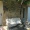Air-conditioned Provençal farmhouse with private pool, view magnificent, located in Lagnes, close Isle S/Sorgue, 9 people