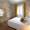property in les baux de provence, private pool, magnificent view, ideal for 10 people in the alpilles.