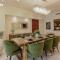 Higuests - Luxurious 2BR Haven in Iconic Palm Jumeirah - Dubai