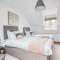 Luxury Cottage in the New Forest with Log Burner