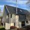 Bright, contemporary house & large private garden - Strathpeffer