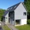 Bright, contemporary house & large private garden - Strathpeffer