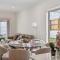 Tranquil 3B2B Home with Parking Backyard and 5Mins walk to Mall