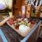 Dog Friendly Glamping Pods with Hot Tubs - 德维兰