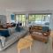 BEACHHOUSE BINALONG Luxury waterfront holiday house at Bay of Fires