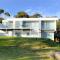 BEACHHOUSE BINALONG Luxury waterfront holiday house at Bay of Fires