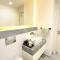 Luxurious Apartment with Waterfront View - Dubaj