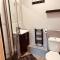 Spacious 5 Bedroom Home in Central Kidderminster with Private Parking and Electric Vehicle Facilities, Easy Access to Birmingham and Nearby Towns - 基德明斯特