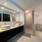 Bay View Grand Marina- 3 bedrooms with jacuzzi-602S