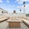 Epitome of Newport Beach Living Steps from Beach - شاطئ نيوبورت