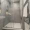 Chic & Cozy Chertsey Flat with Free Parking & WiFi - Chertsey