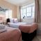 Chichester retreat house with free parking