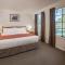 Country Club Villas