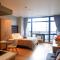 Condo in Makati with Fast WiFi, Free Pool, Netflix and Own Balcony - Маніла