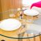 Condo in Makati with Fast WiFi, Free Pool, Netflix and Own Balcony - Маніла
