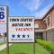 Holbrook Town Centre Motor Inn