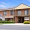 Holbrook Town Centre Motor Inn