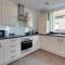 54 Woodpecker Way · Modern apartment near Addenbrookes Free parking Pass the Keys - Cambridge