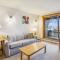 Ski on ski off, beautiful views, 2 bedroom condo with access to indoor pool, Sunrise C5 - 基灵顿