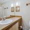 Ski on ski off, beautiful views, 2 bedroom condo with access to indoor pool, Sunrise C5