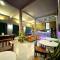You Empire Hostel & Bar