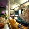 You Empire Hostel & Bar