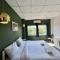 You Empire Hostel & Bar