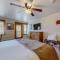 Lion Square Lodge East 310