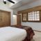 Lion Square Lodge East 310A