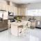 Luxury Oasis in Central Encino w Pool & Spa - 洛杉矶